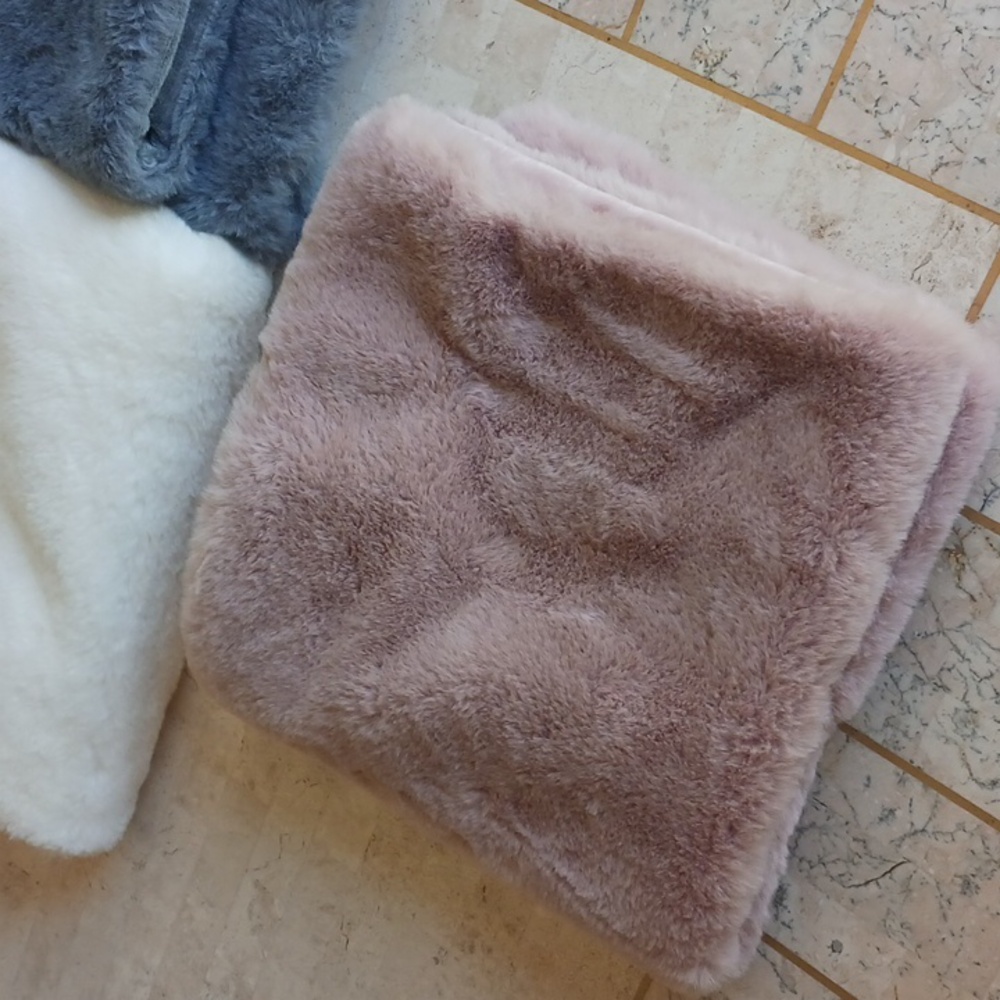 Pillow Cases 18x18" Faux Fur ...5 Cases,,see Description,all New - Picture 2 of 8